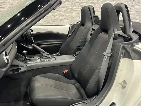Mazda MX-5 (Roadster)