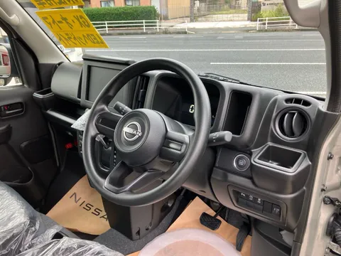 Nissan Clipper Van
