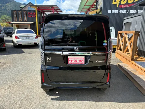 Honda N-BOX Custom