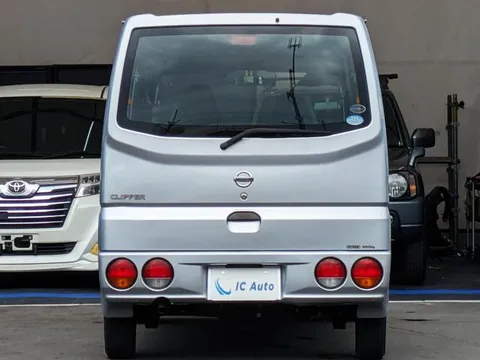 Nissan Clipper Van