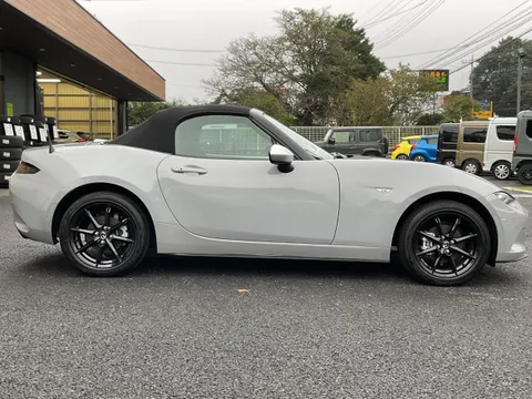 Mazda MX-5 (Roadster)