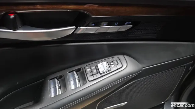 Genesis G90 (EQ900)