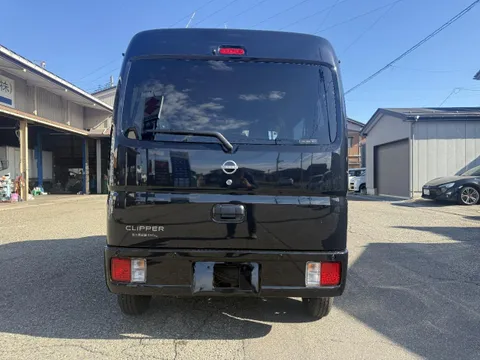 Nissan Clipper Van