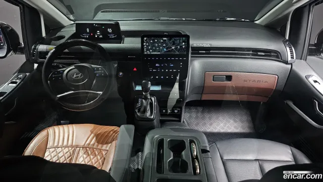 Hyundai Staria