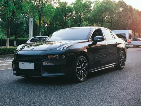 Lynk & Co 03