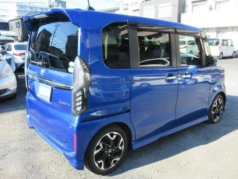 Honda N-BOX Custom