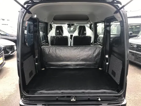 Nissan Clipper Van