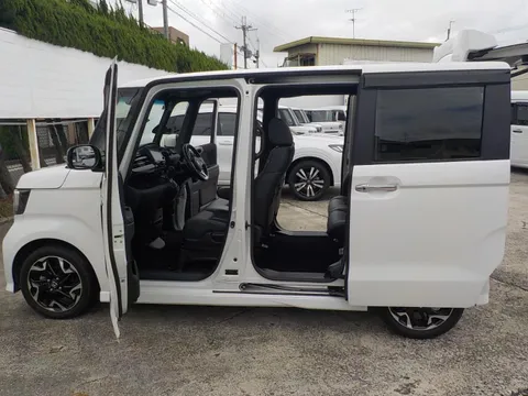 Honda N-BOX Custom