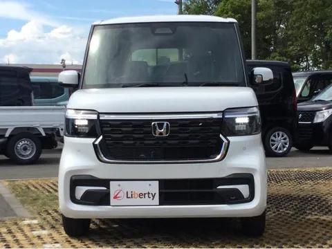 Honda N-BOX Custom