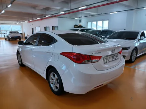 Hyundai Elantra (Avante)