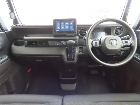 Honda N-BOX Custom