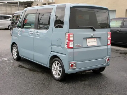 Toyota Pixis Mega