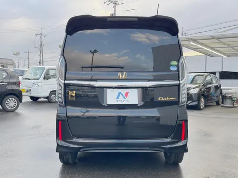 Honda N-BOX Custom