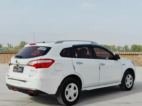 Venucia T70