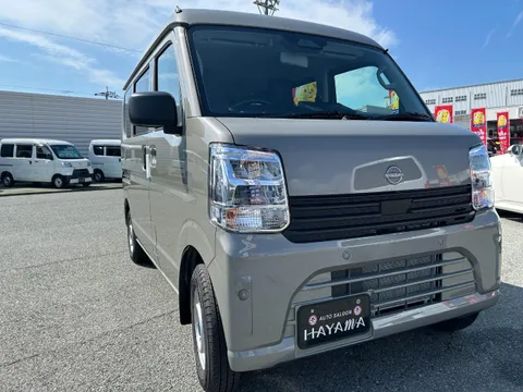 Nissan Clipper Van