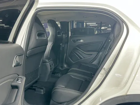 Mercedes-Benz Mercedes-Benz GLA