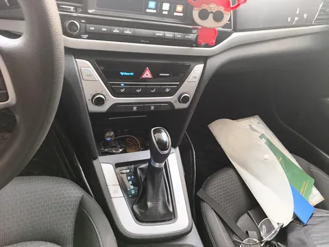 Hyundai Elantra (Avante)