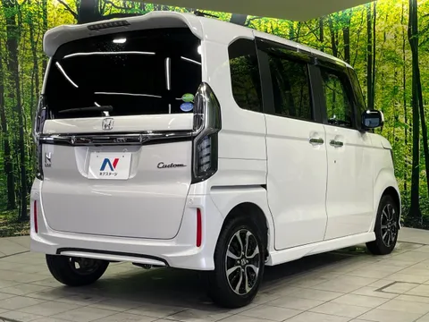 Honda N-BOX Custom