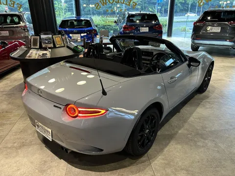 Mazda MX-5 (Roadster)