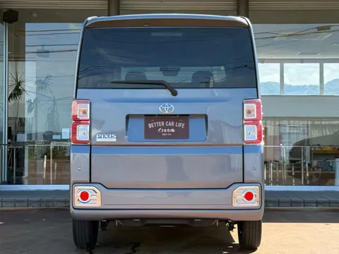 Toyota Pixis Mega