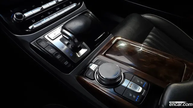 Genesis G90 (EQ900)