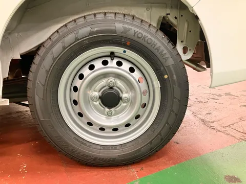 Nissan Clipper Van
