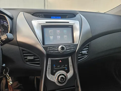 Hyundai Elantra (Avante)
