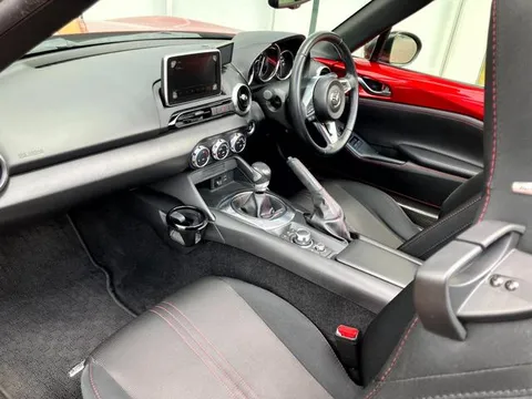 Mazda MX-5 (Roadster)