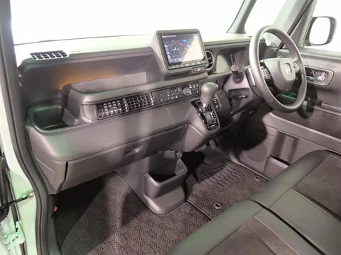 Honda N-BOX Custom