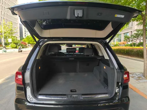Hongqi HS7
