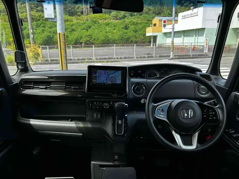 Honda N-BOX Custom