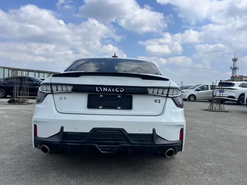 Lynk & Co 03