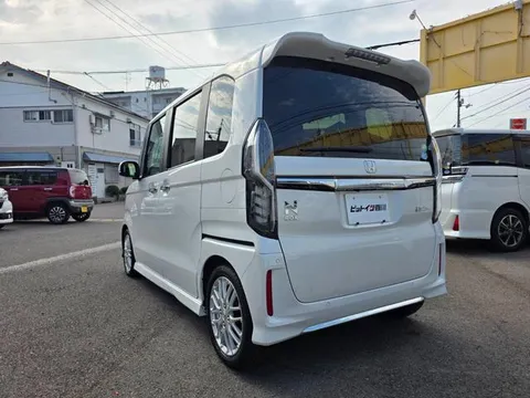 Honda N-BOX Custom