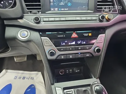 Hyundai Elantra (Avante)