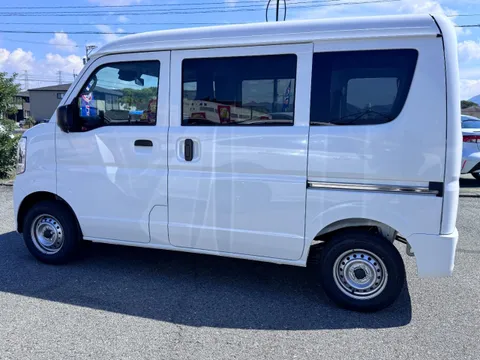 Nissan Clipper Van