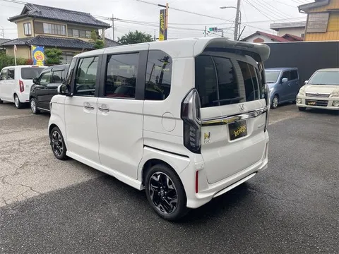 Honda N-BOX Custom