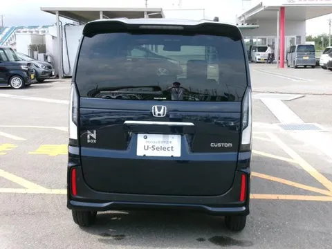 Honda N-BOX Custom