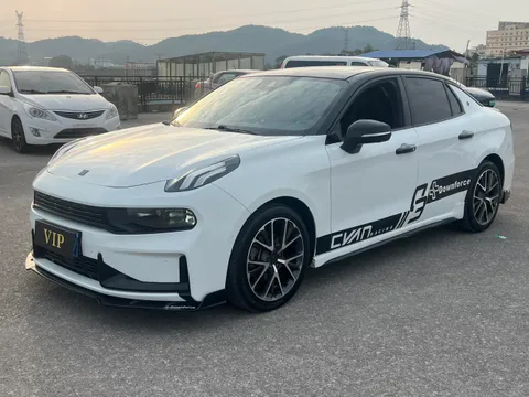 Lynk & Co 03