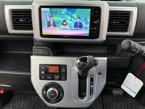 Toyota Pixis Mega