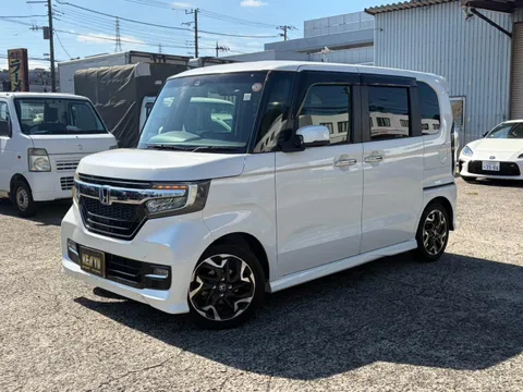 Honda N-BOX Custom