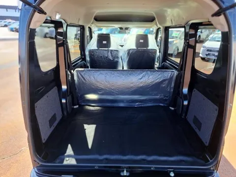 Nissan Clipper Van