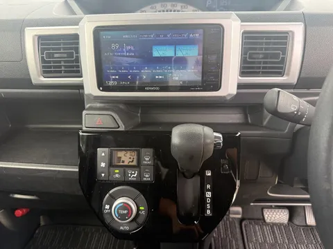 Toyota Pixis Mega