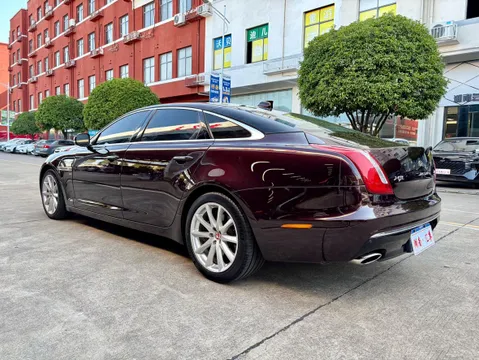 Jaguar XJ