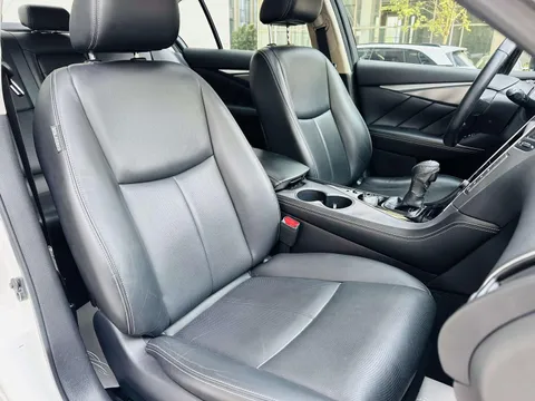 Infiniti Q50L