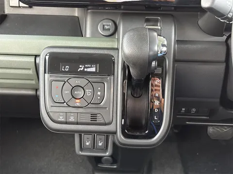 Suzuki Spacia Gear
