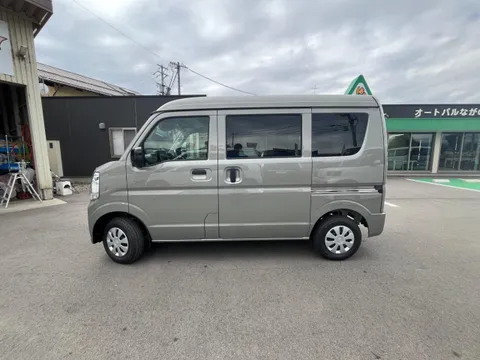 Nissan Clipper Van