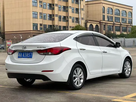Hyundai Elantra (Avante)