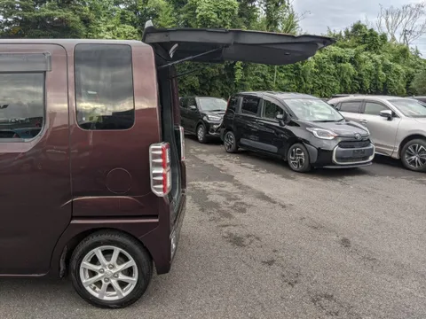 Toyota Pixis Mega
