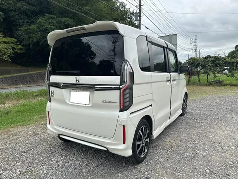 Honda N-BOX Custom