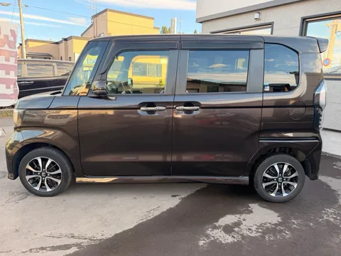 Honda N-BOX Custom
